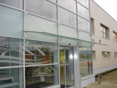 Aqua centrum Hranice na Moravě, celoskleněné zavěšované markýzy