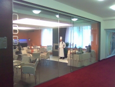 Hotel Vista Ostrava celoskleněná stěna s posuvným křídlem Dorma Agile 150