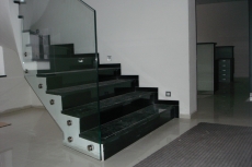 Skleněné zábradlí uchycené přes terče Pyrex Ostrava